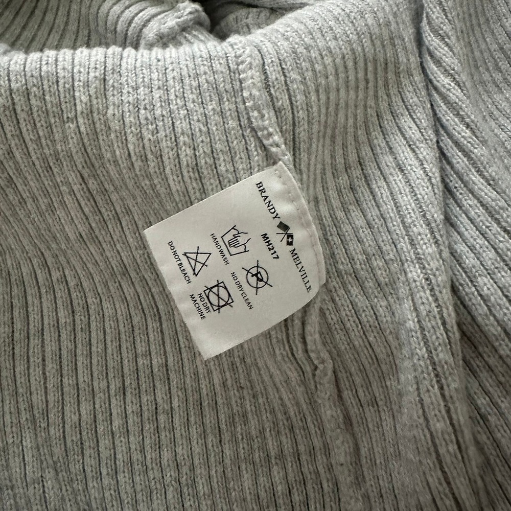 Brandy Melville Grey Ribbed Cropped Cardigan Size Small - Picture 8 of 8
